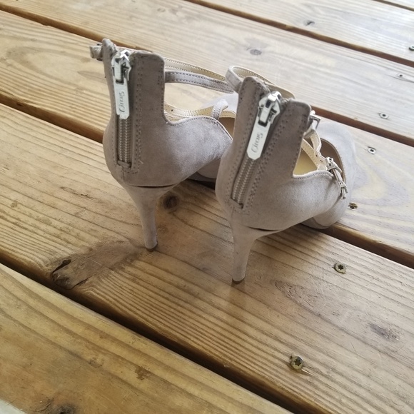 gray suede heels - Picture 4 of 7